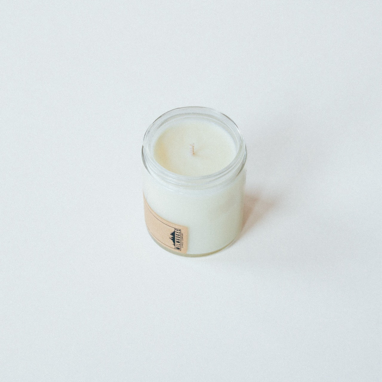 Creamy and sweet vanilla soy candle, a tribute to Milwaukee’s iconic architecture.